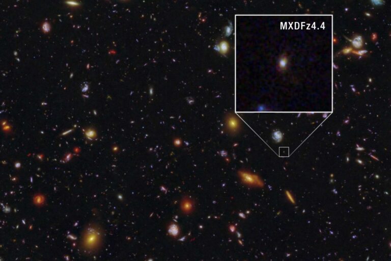 MXDFz4.4: Hubble encontra galáxia que parecia impossível de observar