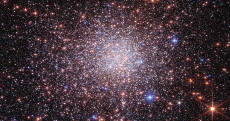 Terzan 5: Webb e Hubble revelam relíquia da formação da Via Láctea