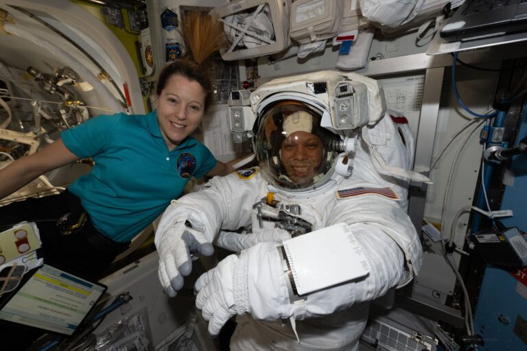 Expedição 74: tripulação da ISS prepara caminhada espacial e estudos de saúde humana