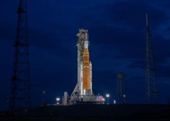 Resumo da Ciência: Foguete Lunar na Plataforma, Retorno da Crew-11 e Descobertas no Universo