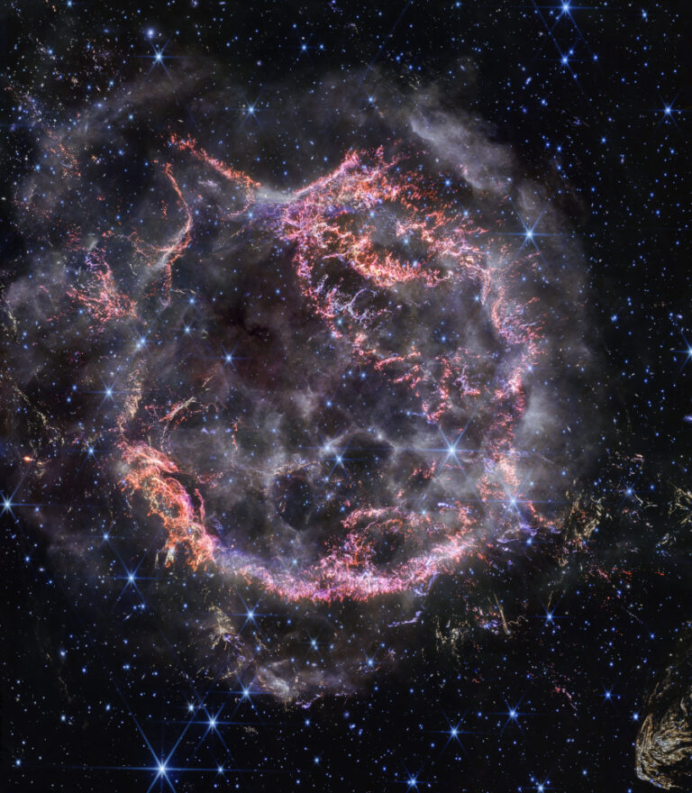 James Webb revela novos detalhes do remanescente de supernova Cassiopeia A