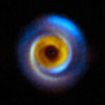 MWC 758: ESO revela disco formador de planetas observado pelo VLT e ALMA
