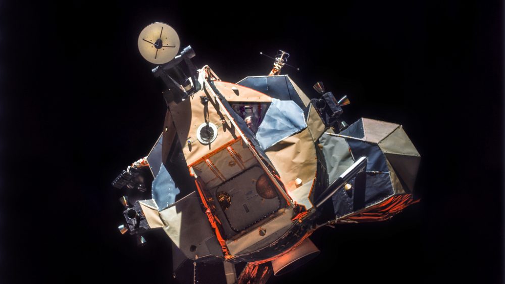 AS17-149-22859-2v2SmlWmk1024